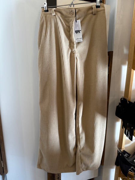 Conjunto beige de cotele