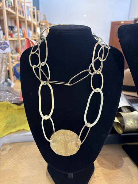Collares Altamirano